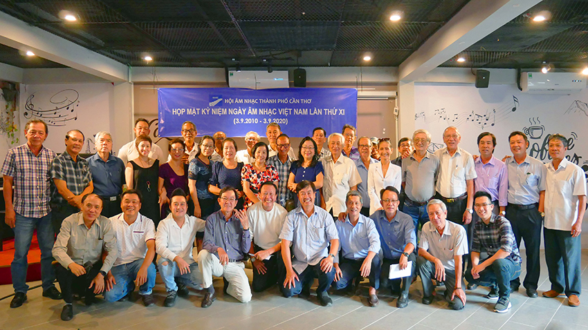 Chi hội NSVN Thành phố Cần Thơ gặp mặt mừng ngày Âm nhạc Việt Nam (Ảnh: Thế Long)