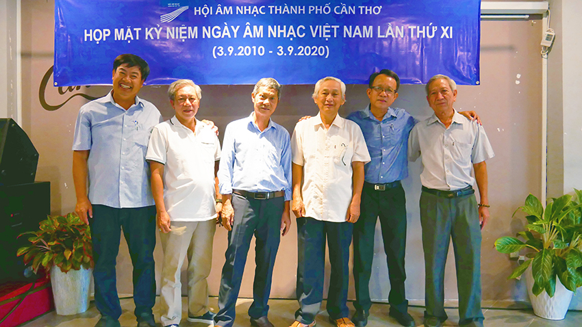 Chi hội NSVN Thành phố Cần Thơ gặp mặt mừng ngày Âm nhạc Việt Nam (Ảnh: Thế Long)