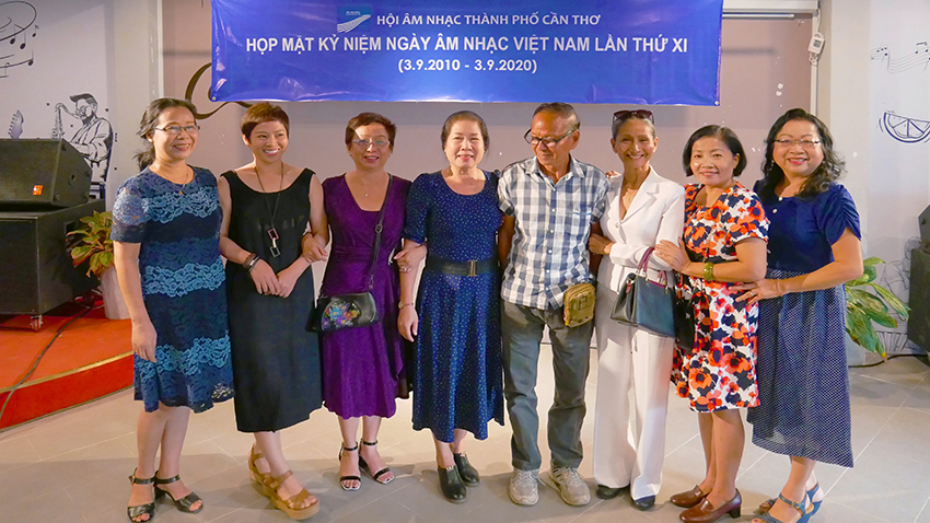 Chi hội NSVN Thành phố Cần Thơ gặp mặt mừng ngày Âm nhạc Việt Nam (Ảnh: Thế Long)